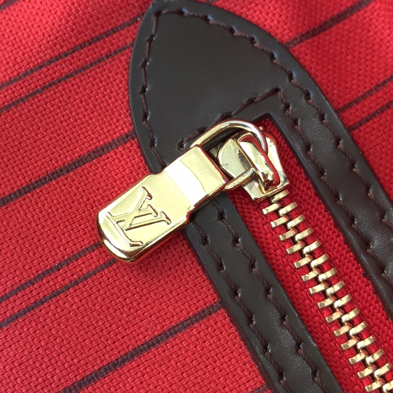 l0*is V*t0n neverfull mm (red inside) -32*29*17cm