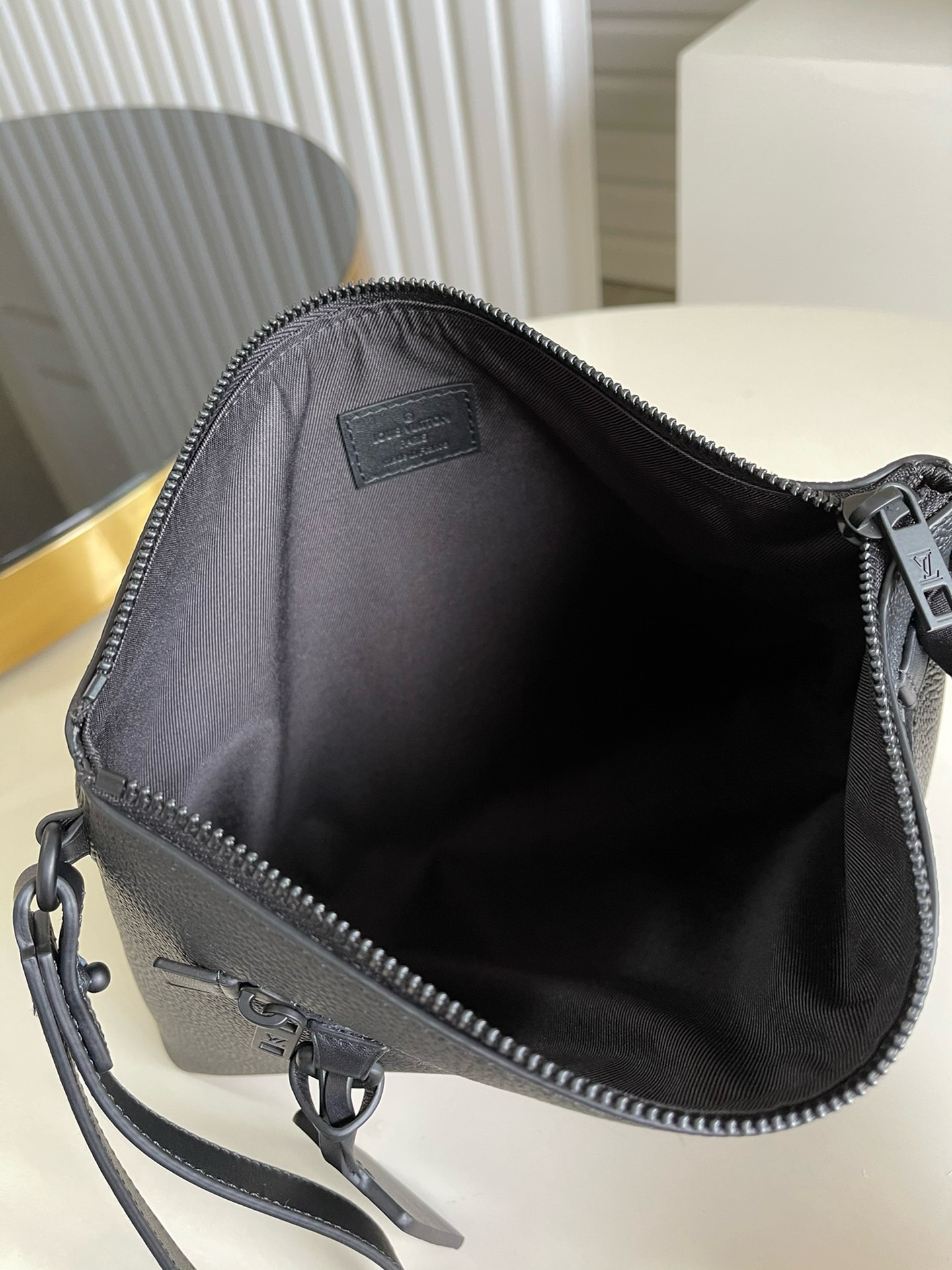 Louis Vuitton Takeoff Pouch-M11485-30 x 22 x 5CM