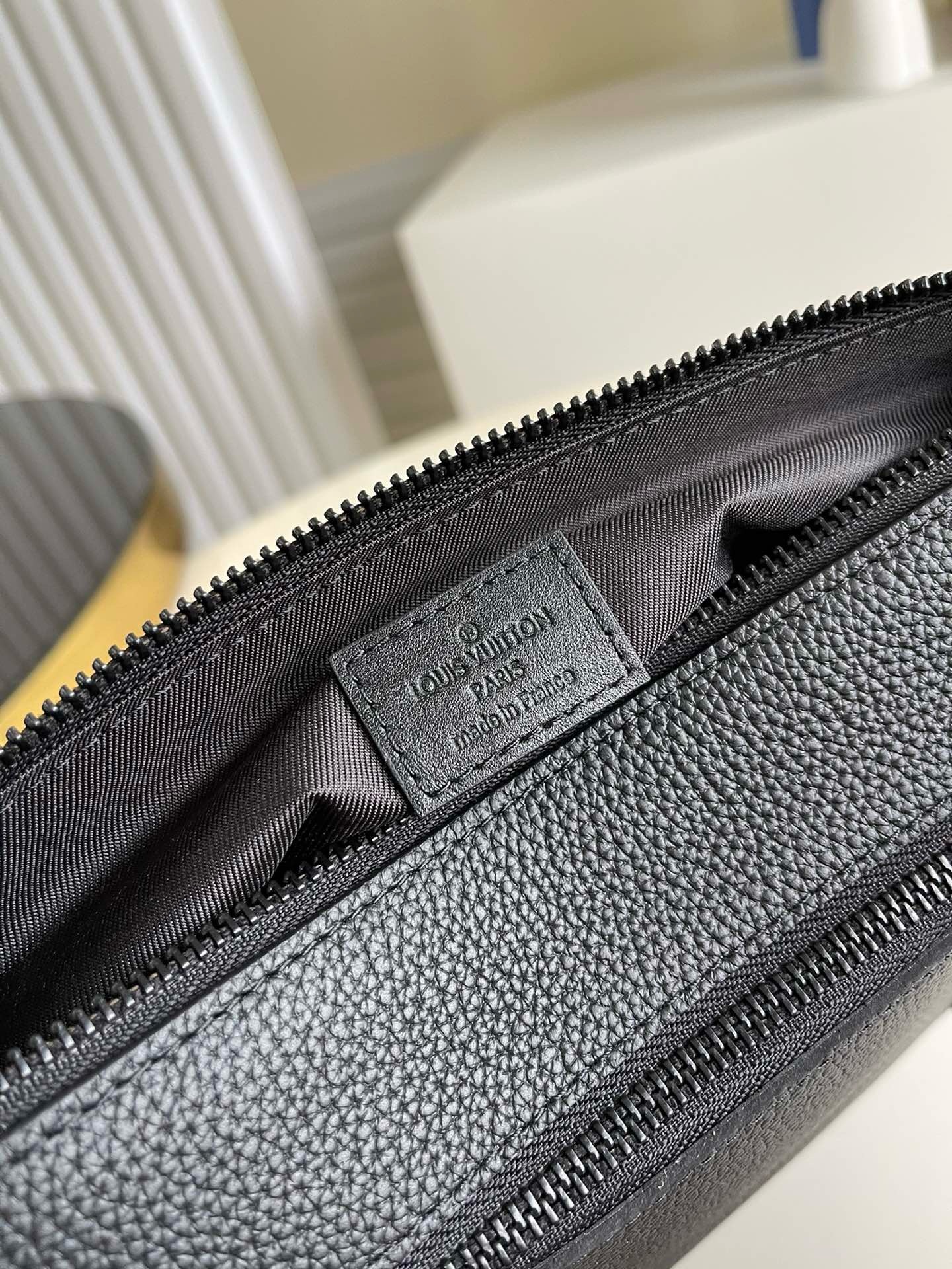 Louis Vuitton Takeoff Pouch-M11485-30 x 22 x 5CM