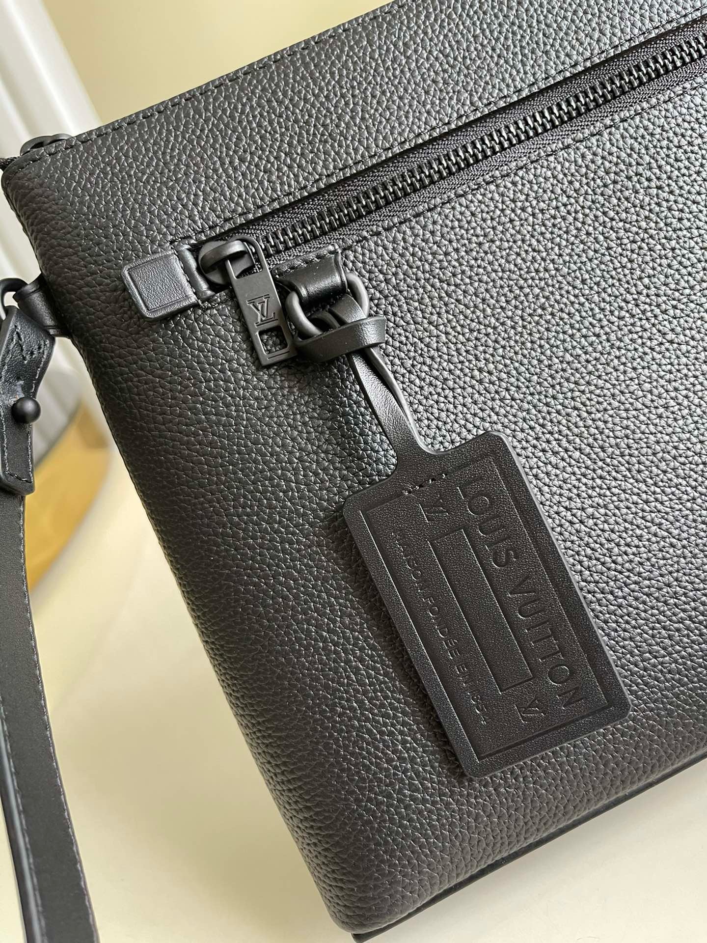 Louis Vuitton Takeoff Pouch-M11485-30 x 22 x 5CM