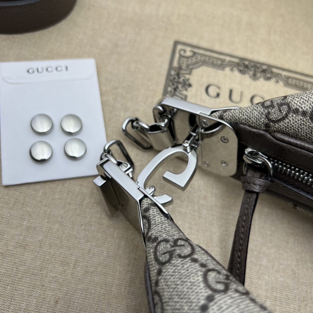 G*u*i attache large shoulder bag-35*32*6cm