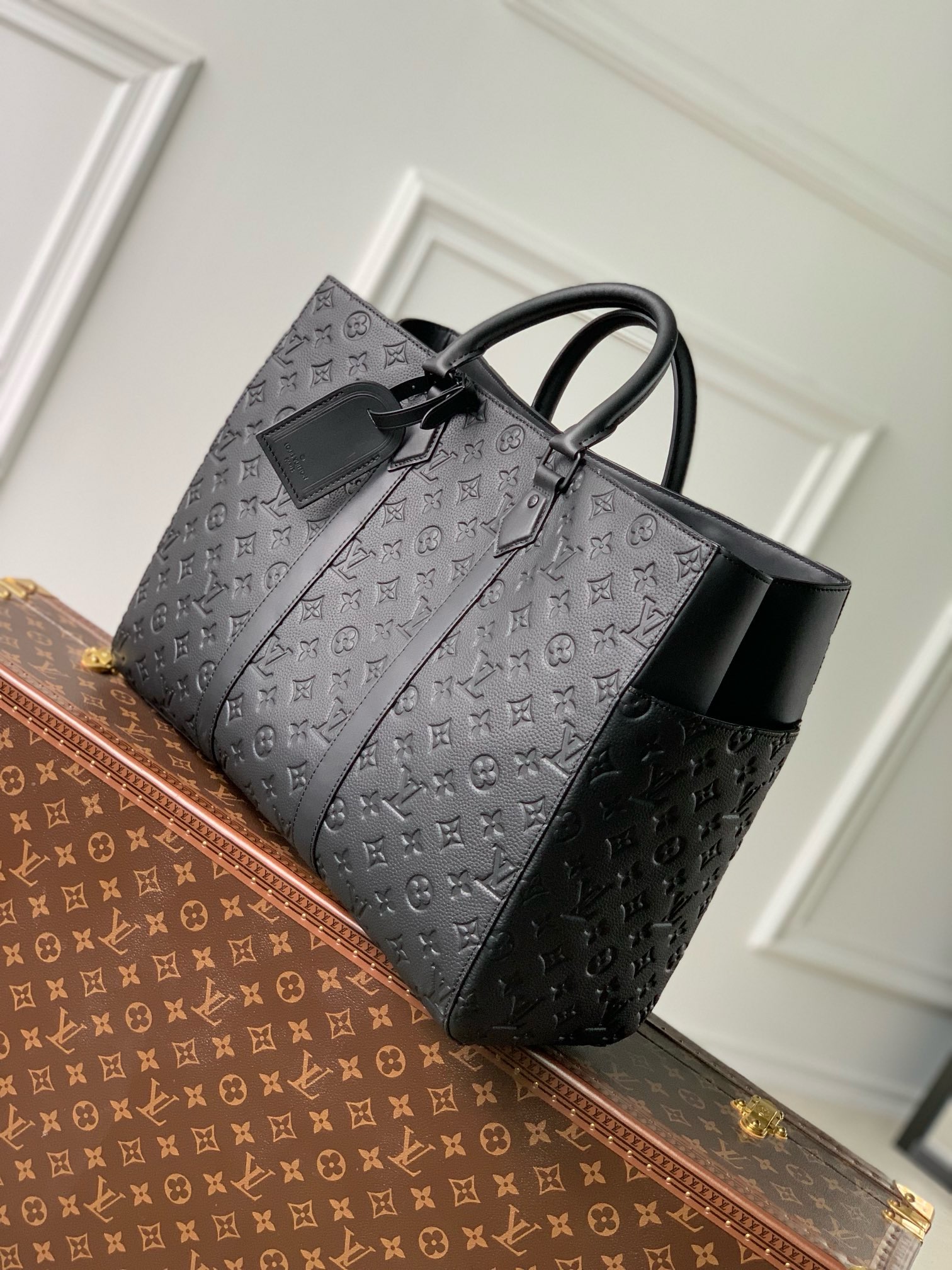 Louis Vuitton Sac Plat Handbags-M21865-44.0 x 33.0 x 18CM