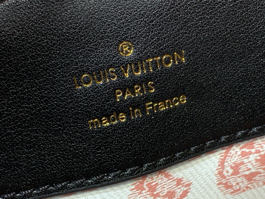 Louis Vuitton Capucines Handlebag-27*18*9CM