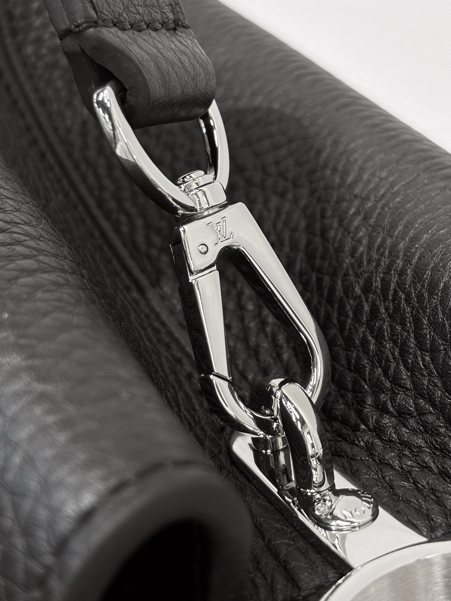 Louis Vuitton Capucines Handlebag-27*18*9CM