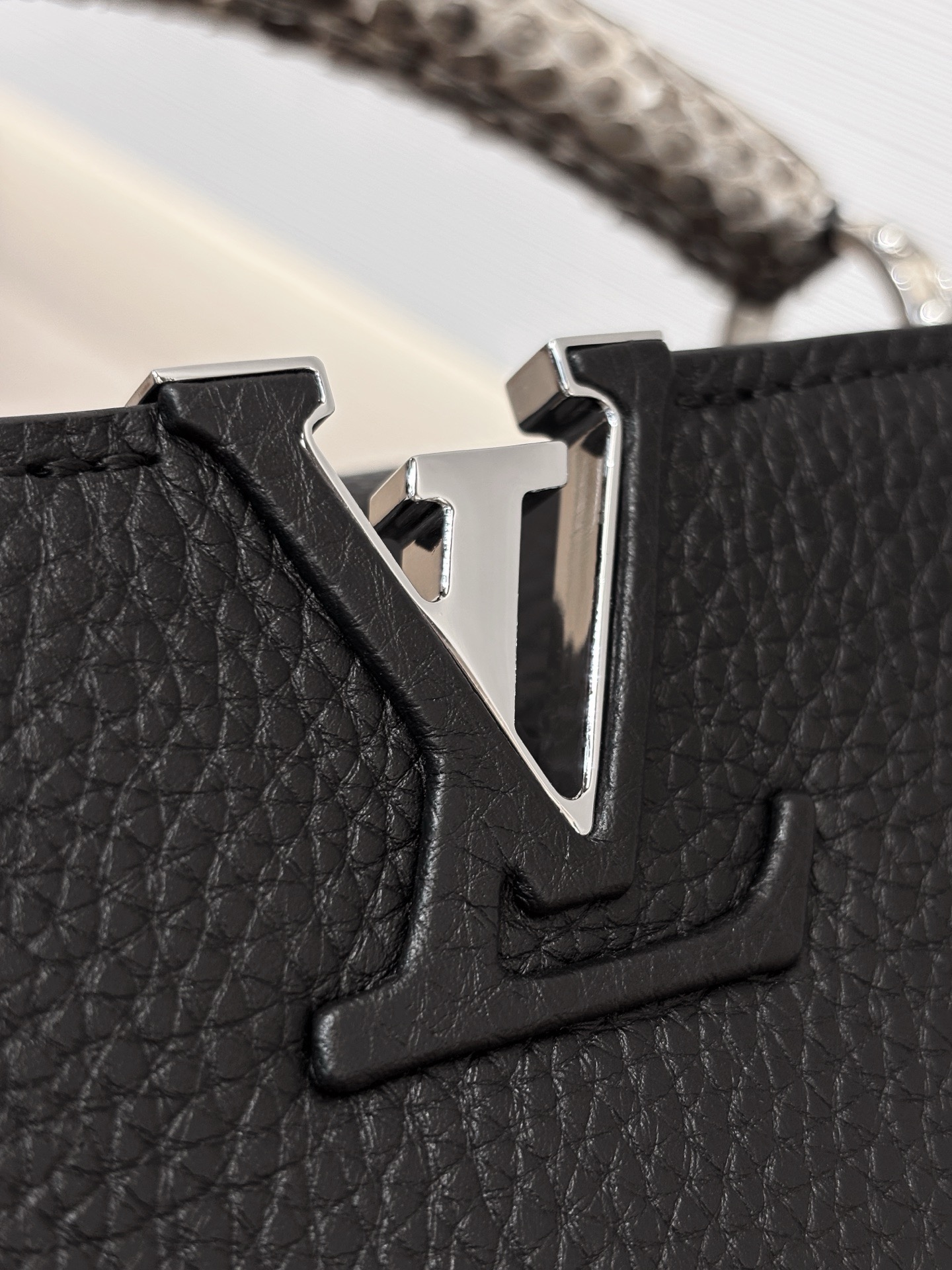 Louis Vuitton Capucines Handlebag-27*18*9CM