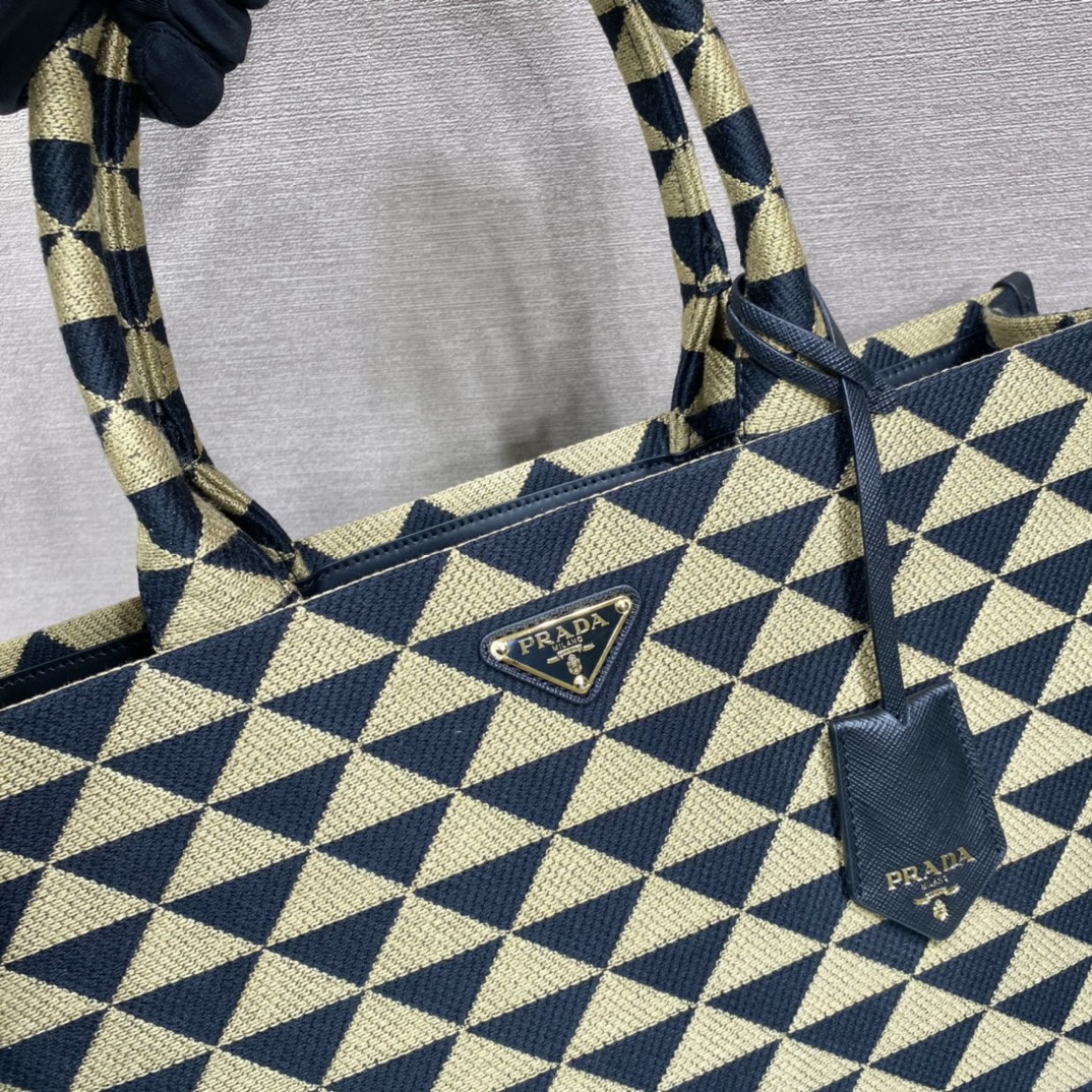 Pra*a small tote in saffiano leather 1ba356-39*31*11cm