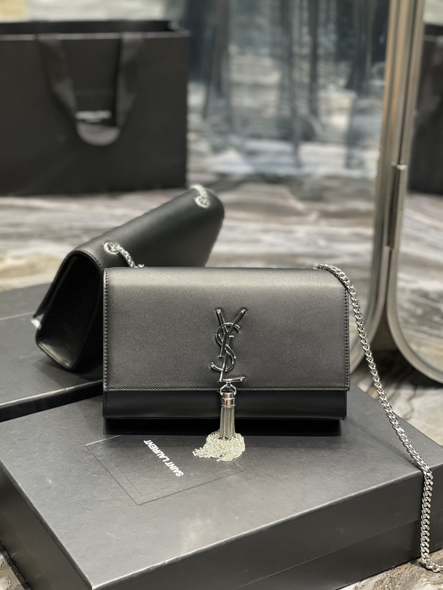 Y*L kate medium with tassle in smooth leather-24*14.5*5.5cm