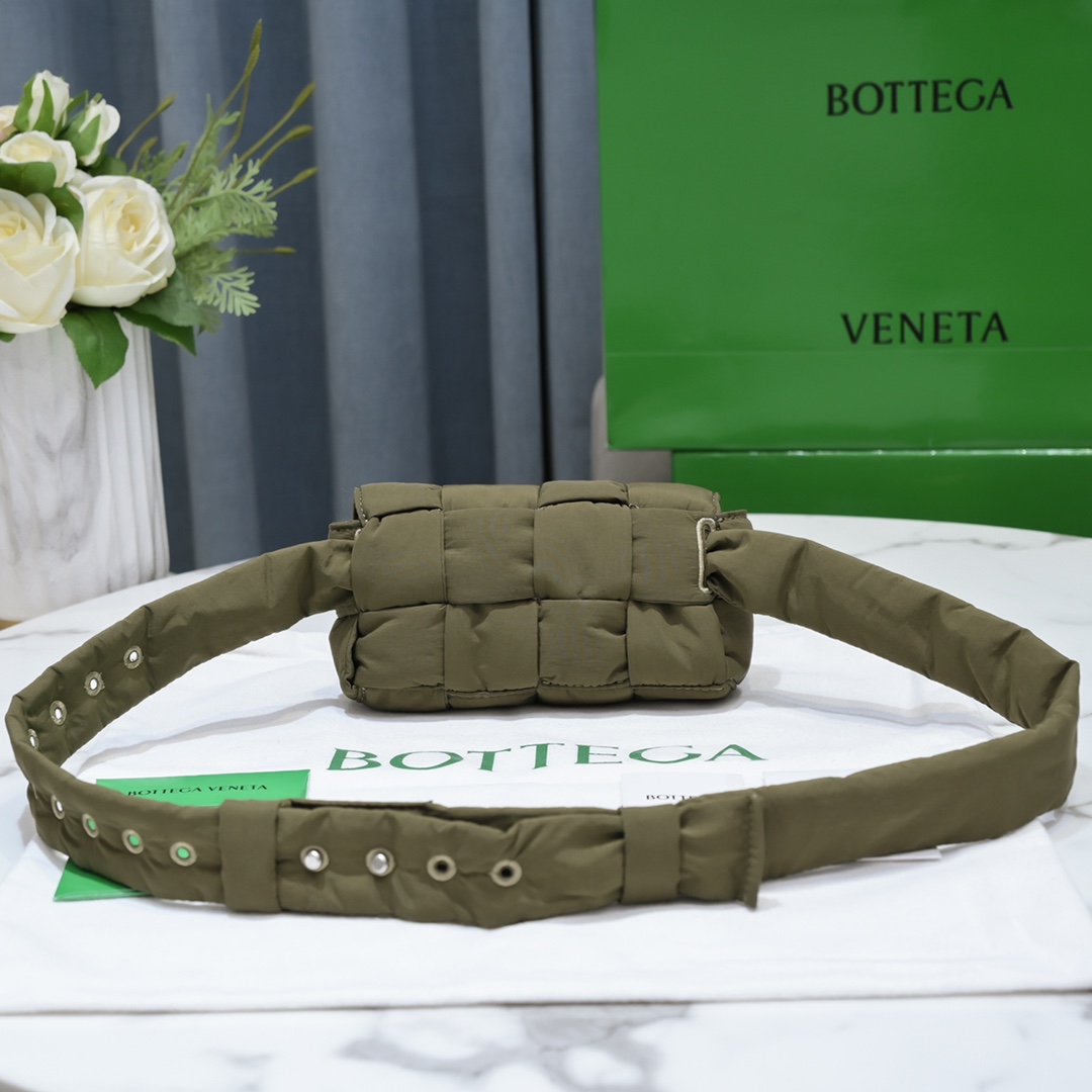 bo*te*ga Ve*ne*ta cassette bag-10x19x5cm