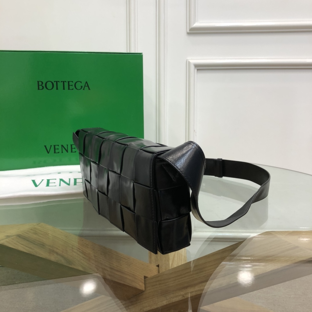 bo*te*ga Ve*ne*ta belt cassette bag-14*28*4cm
