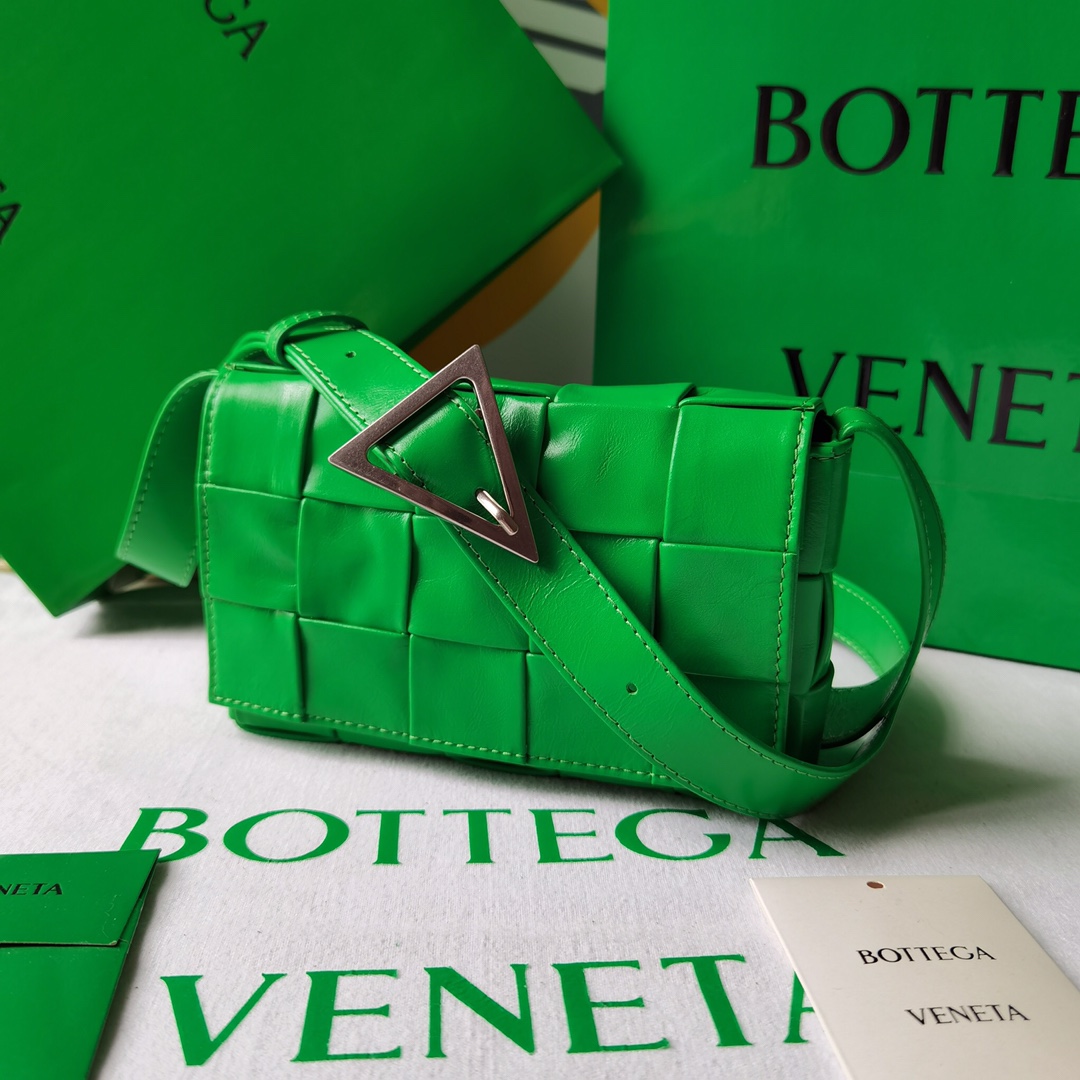 bo*te*ga Ve*ne*ta cassette bag-17.5x10.5x3.5cm