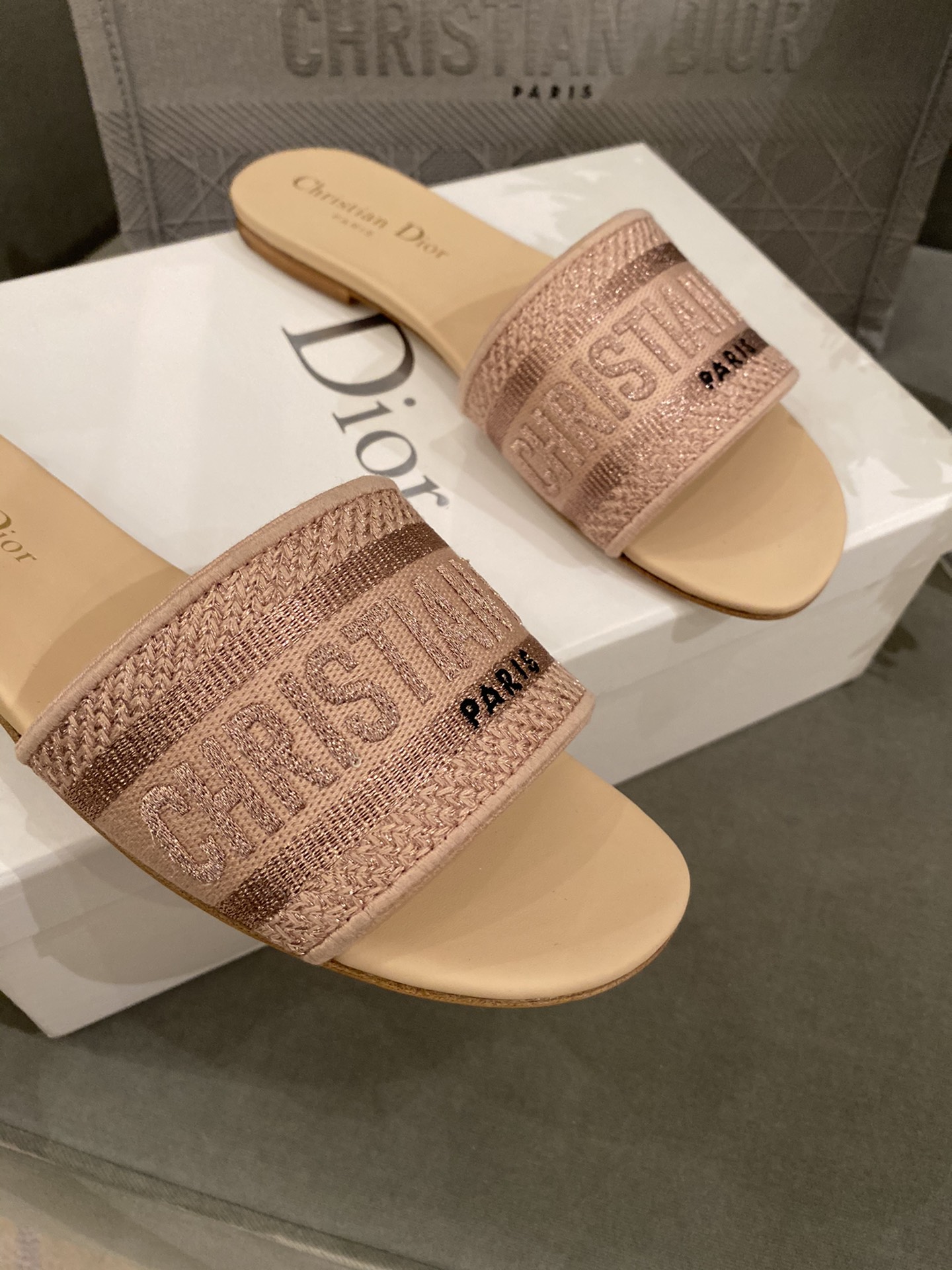 D*or slippers