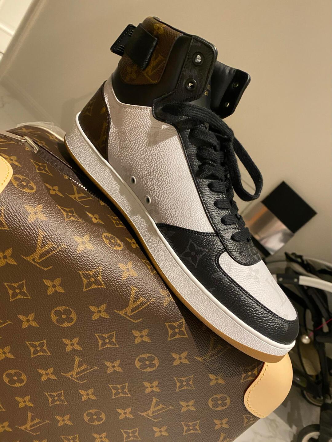 l0*is V*t0n boombox sports boots