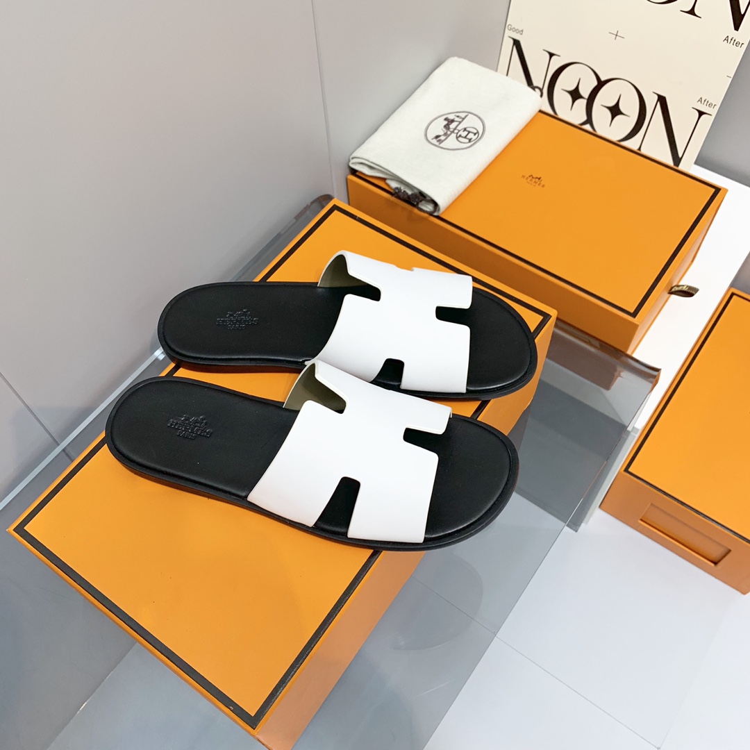 H**mes sandals