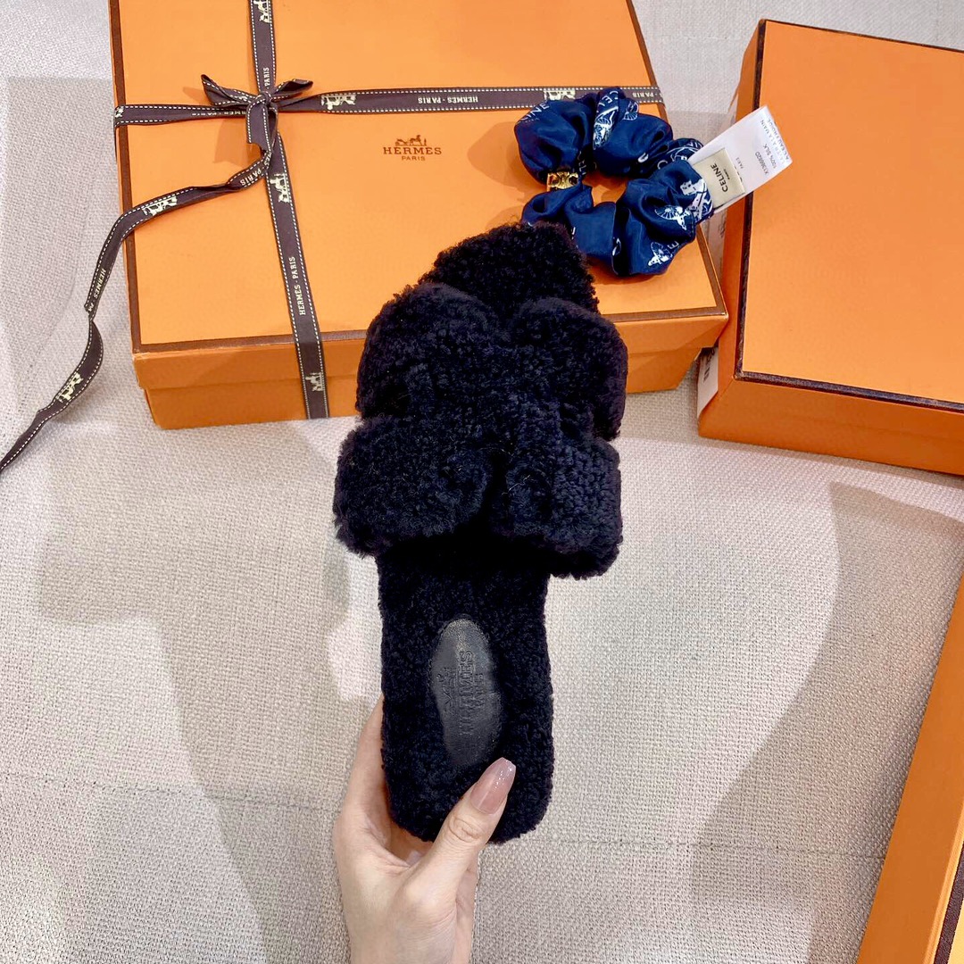 H**mes sandals