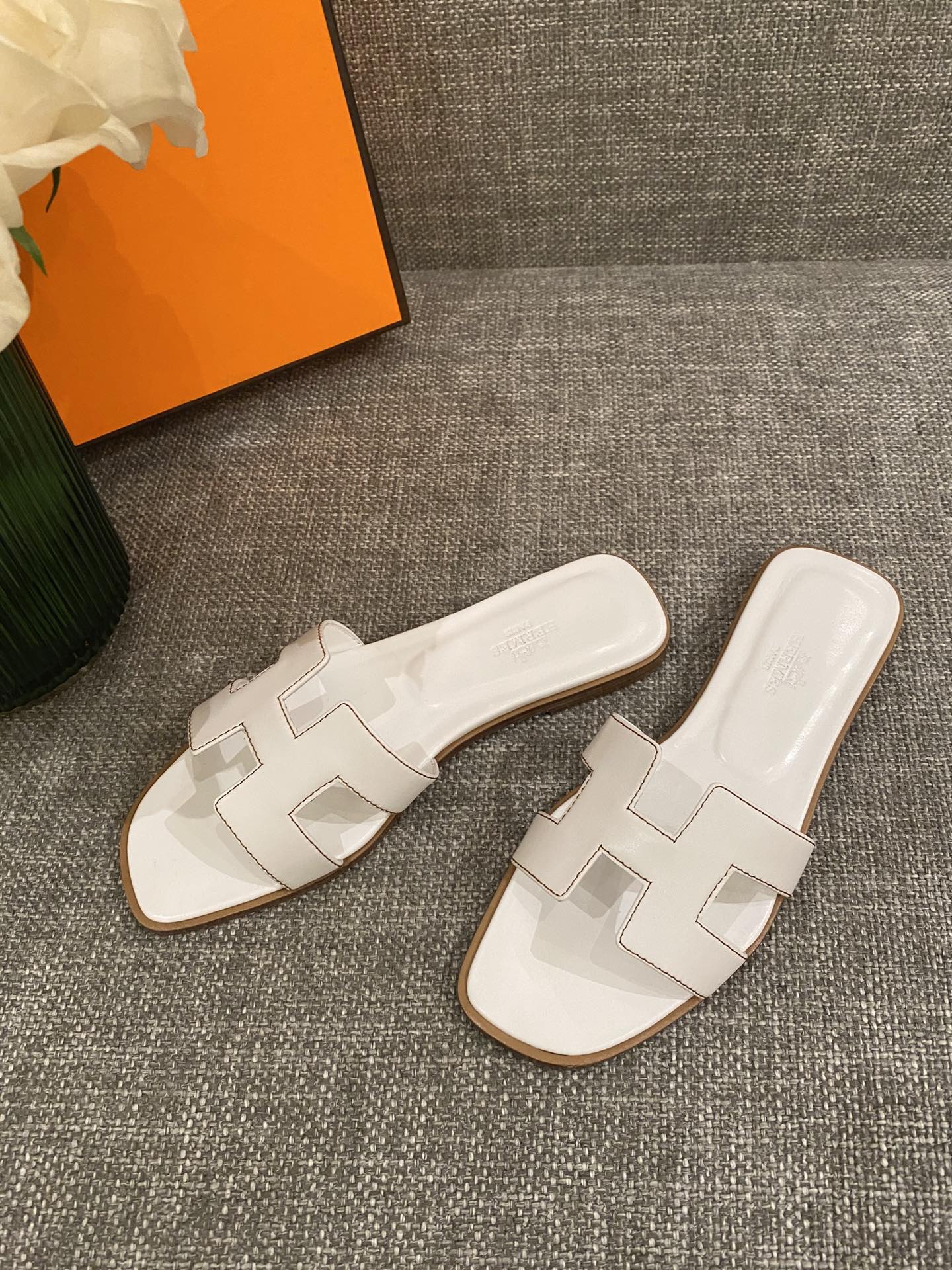 H**mes slippers in smooth leather
