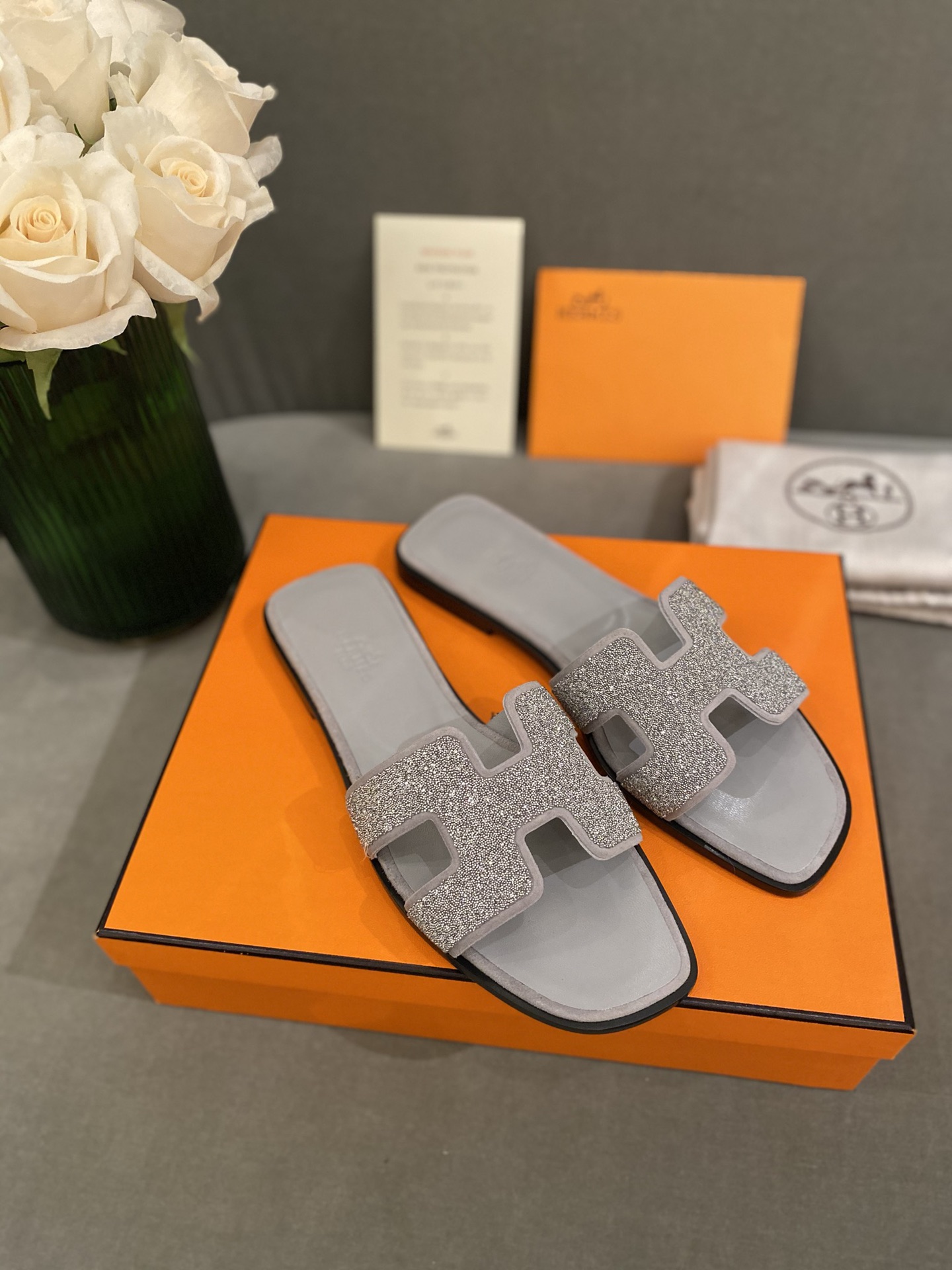 H**mes slippers