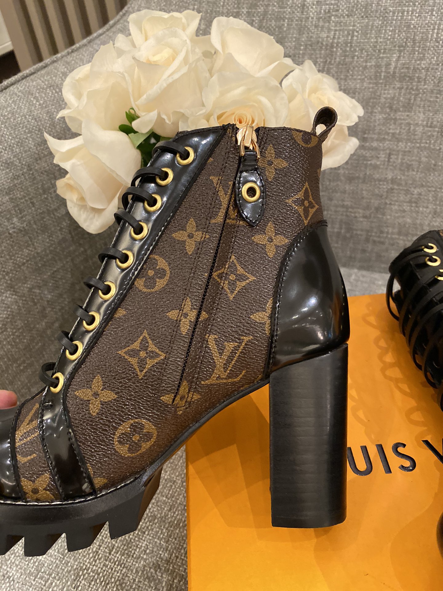 l0*is V*t0n boots