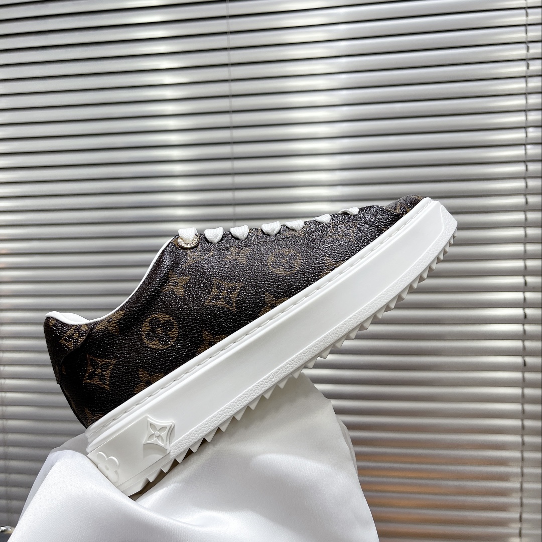 l0*is V*t0n low-top sneakers