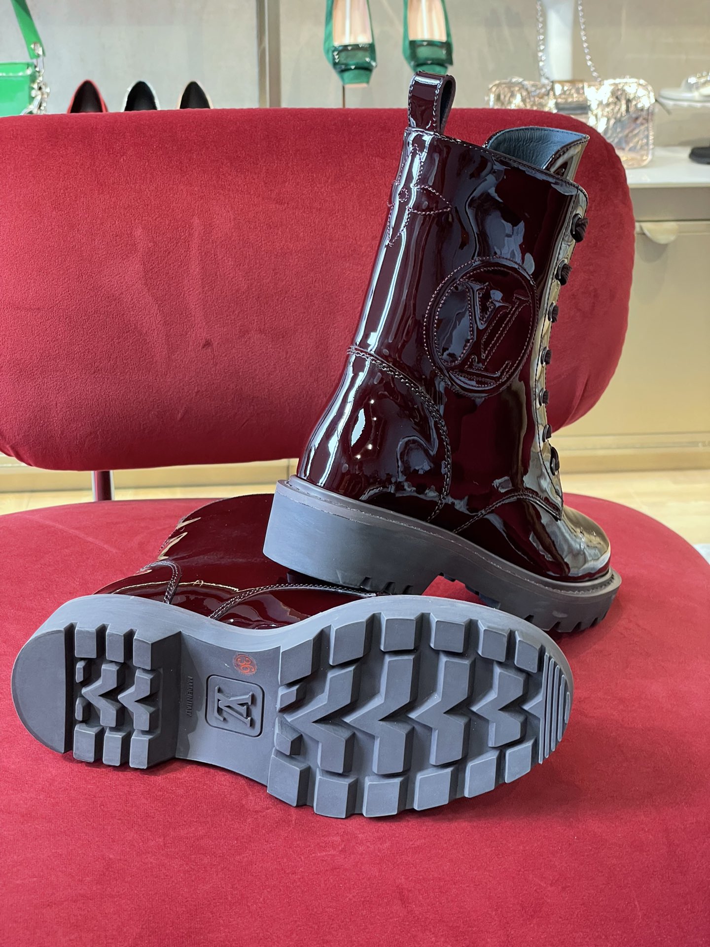 l0*is V*t0n boots