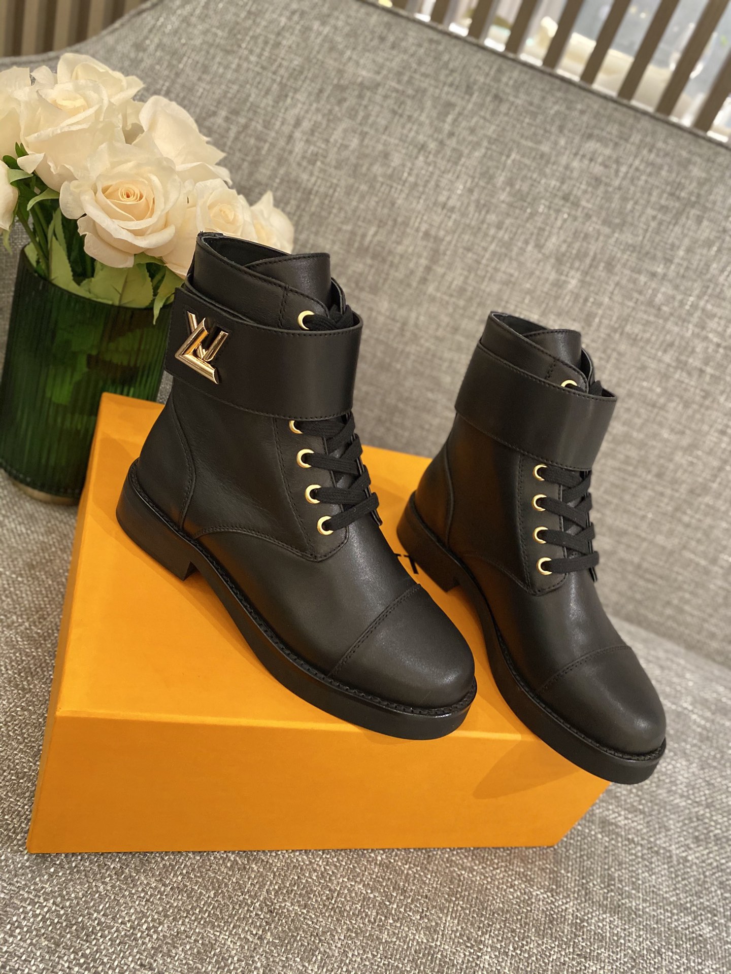 l0*is V*t0n boots