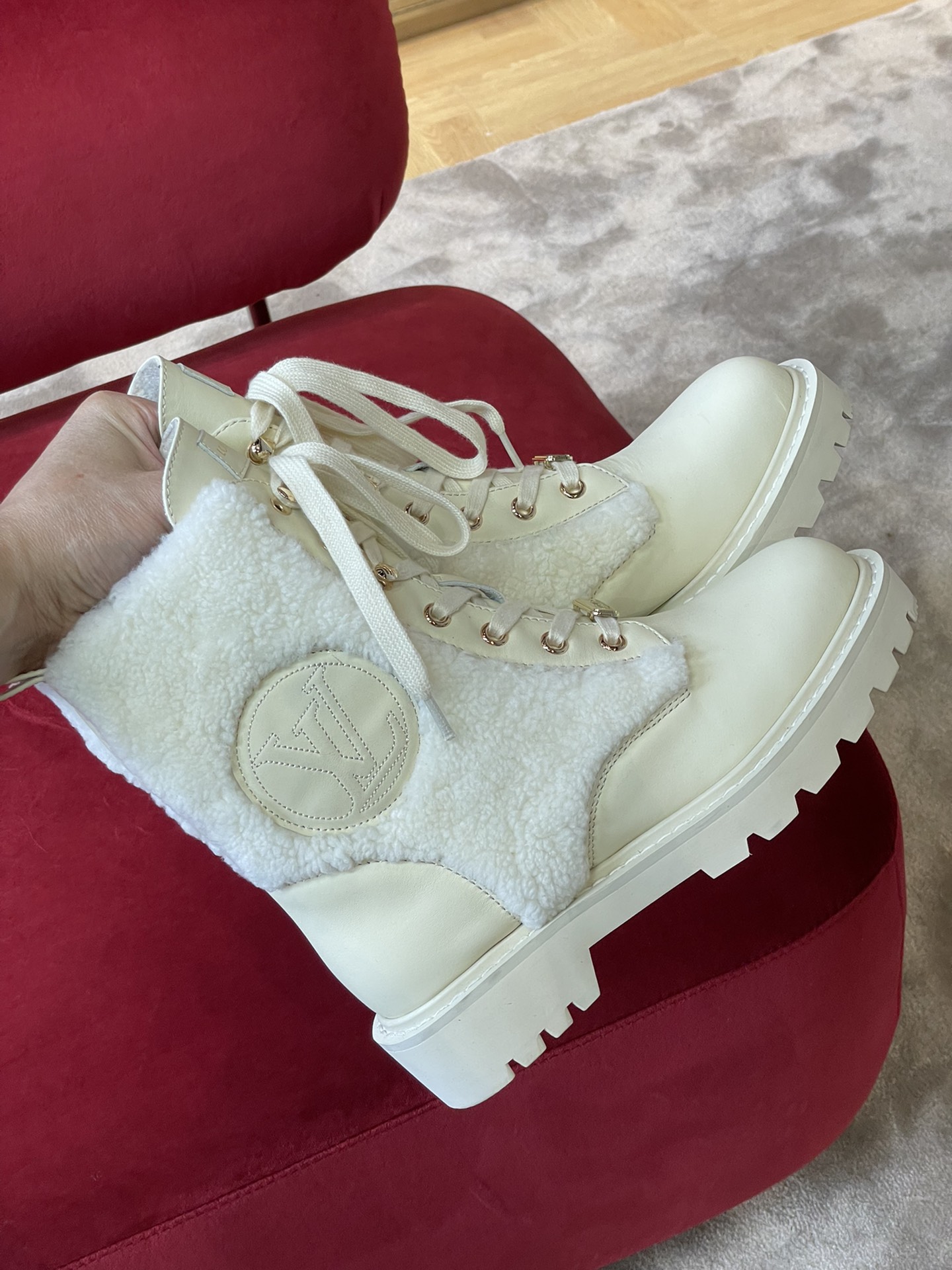 l0*is V*t0n boots