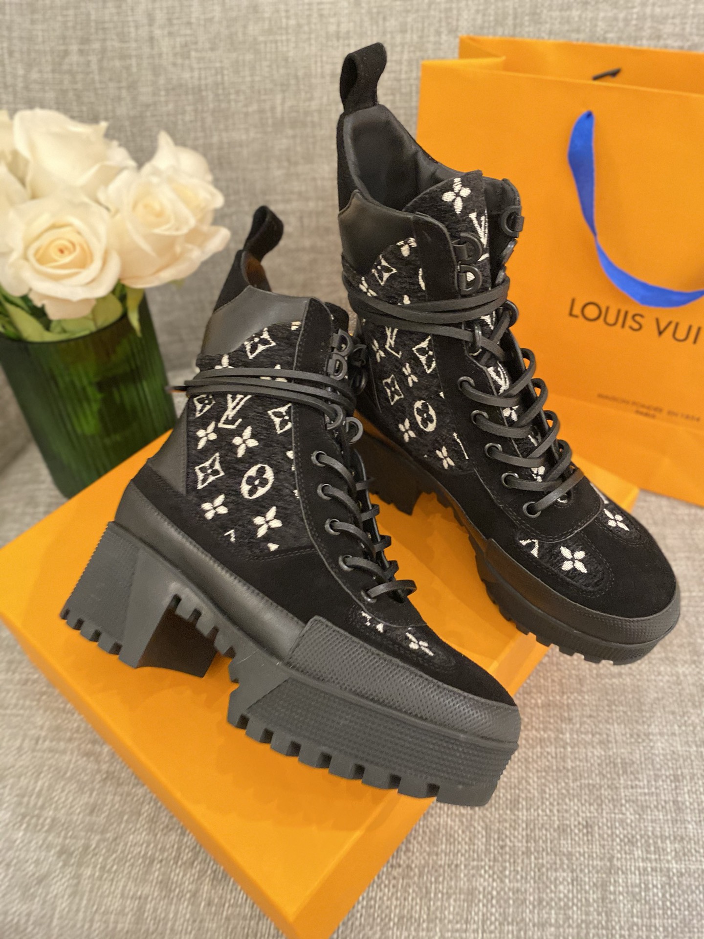 l0*is V*t0n boots