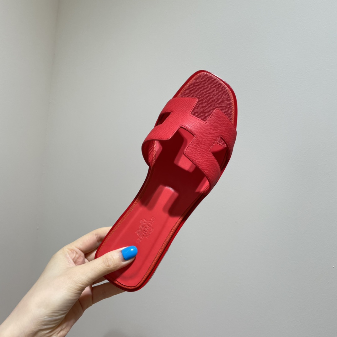 H**mes slippers