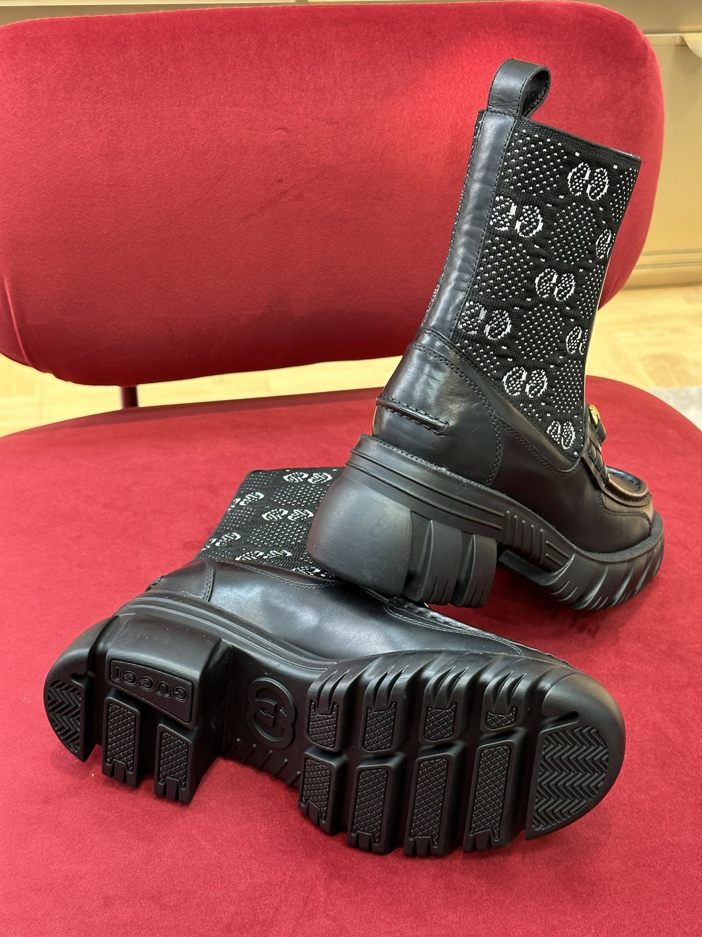 G*u*i boots