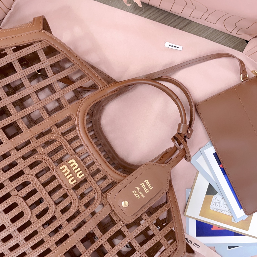 MiuMiu Wander Bag-40X21 X 15.5CM