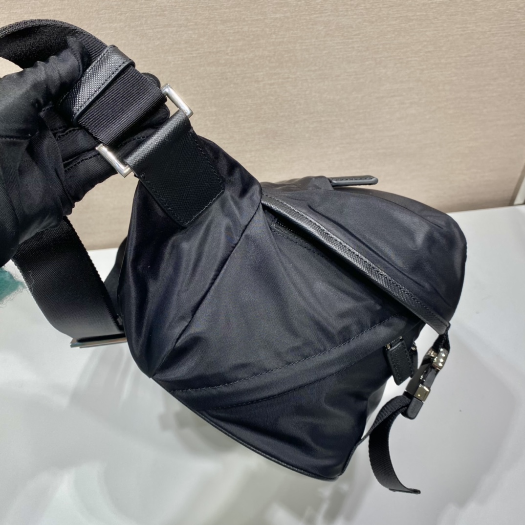 Pra*a 2vh991a messenger bag-32*18*16cm