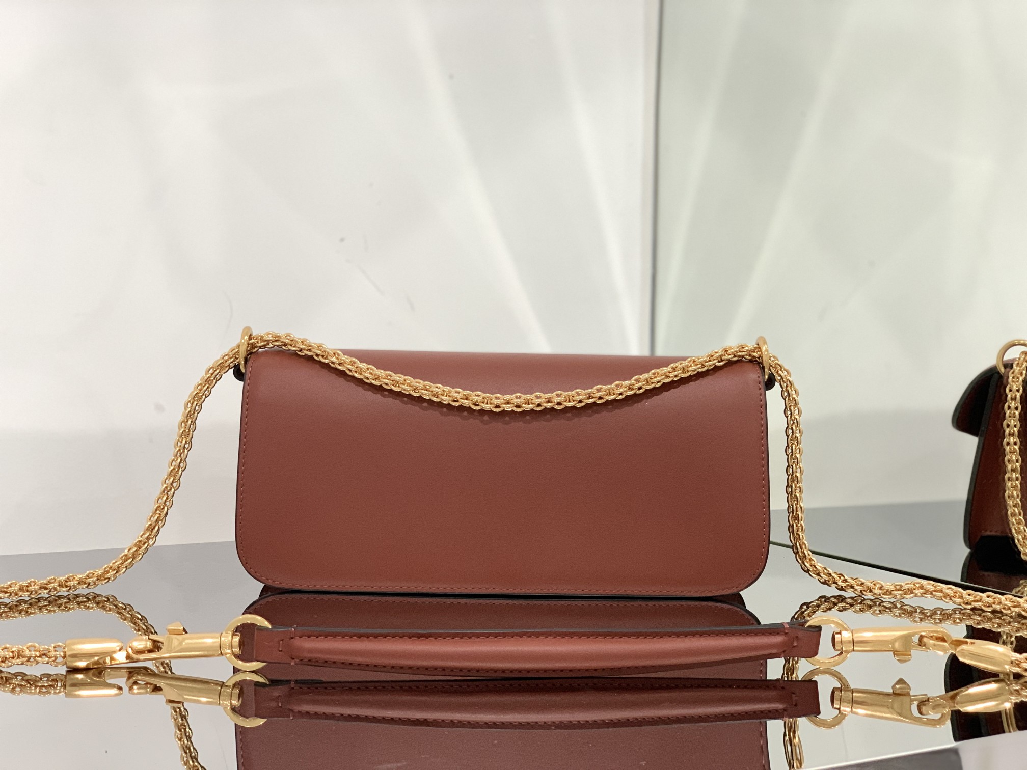 Valentino Garavani Locò Shoulder Bbag In Calfskin With Metallic VLogo-27*13*6CM