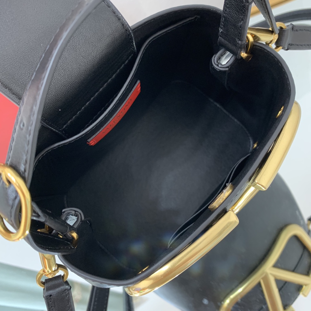 valentino garavani S*pervee bag-20*19*12cm