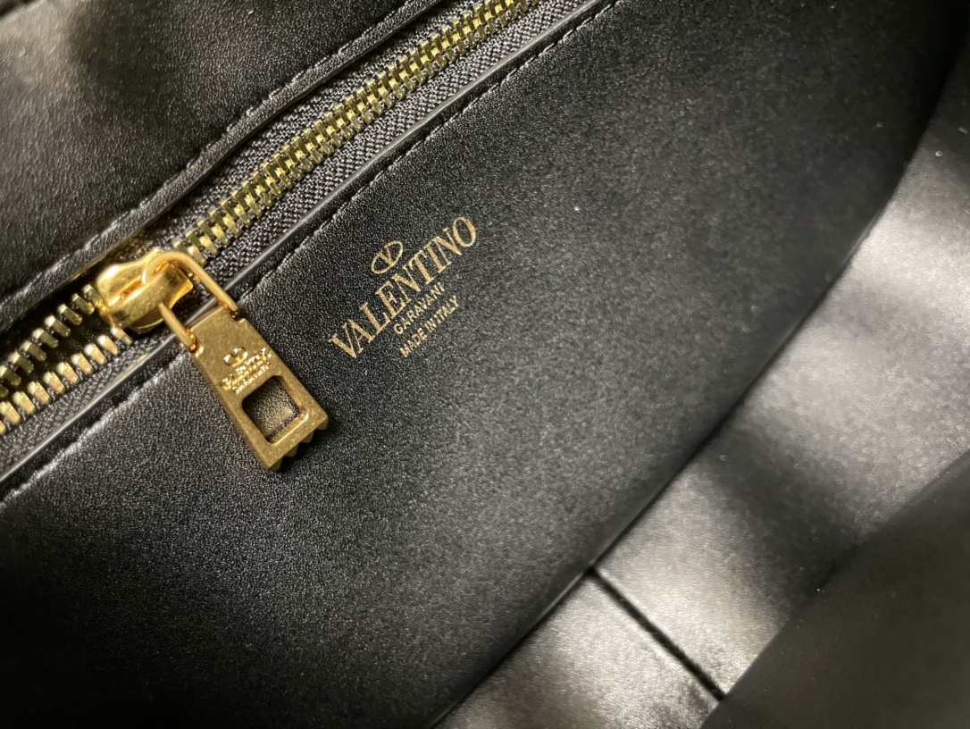 Valentino Garavani StudSign-26*30*7CM