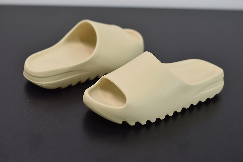 KANYE WEST X ADIDAS YEEZY SLIDE “RESIN”FW6345