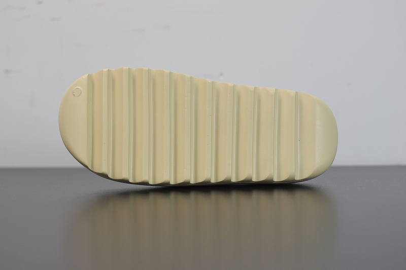 KANYE WEST X ADIDAS YEEZY SLIDE “RESIN”FW6345