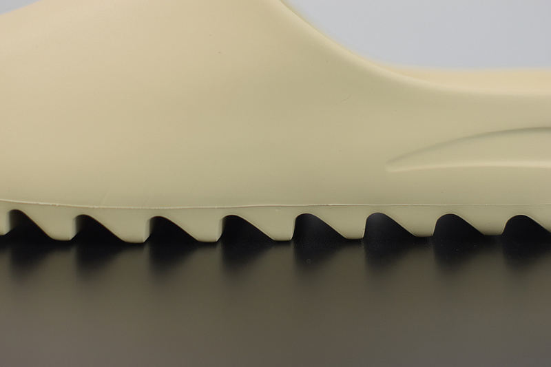 KANYE WEST X ADIDAS YEEZY SLIDE “RESIN”FW6345