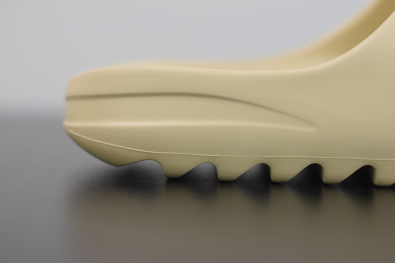 KANYE WEST X ADIDAS YEEZY SLIDE “RESIN”FW6345