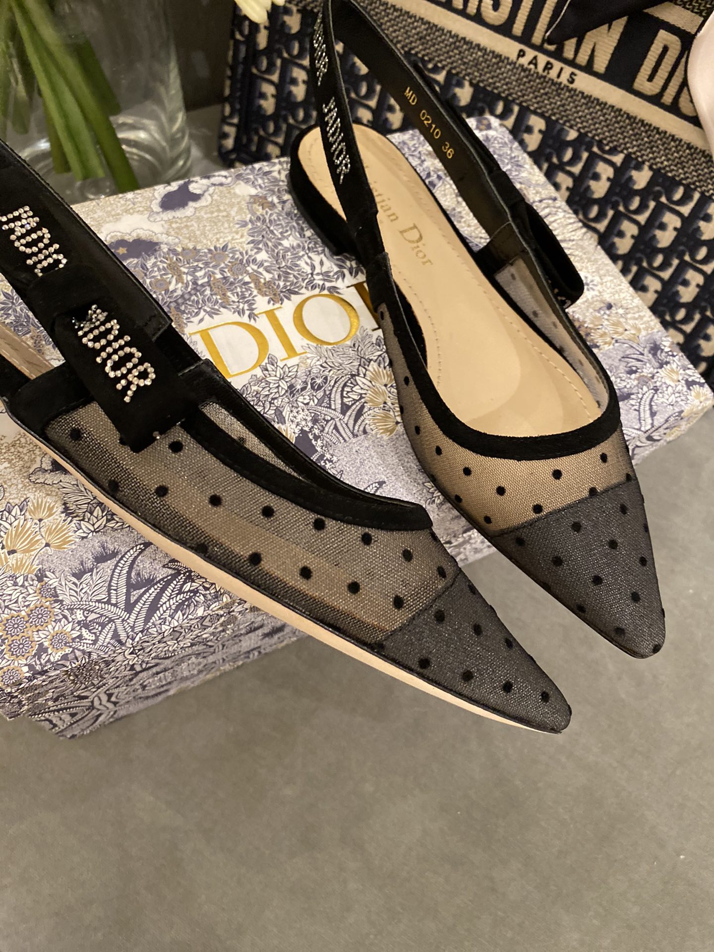 D*or flap shoes