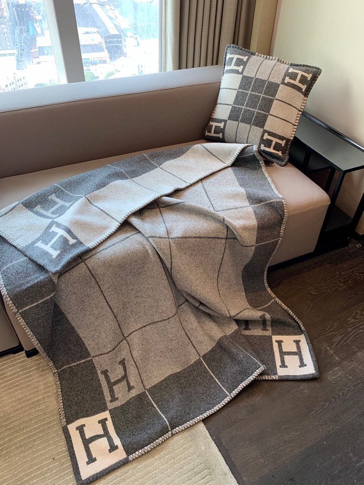 H**mes blankets-170*135cm