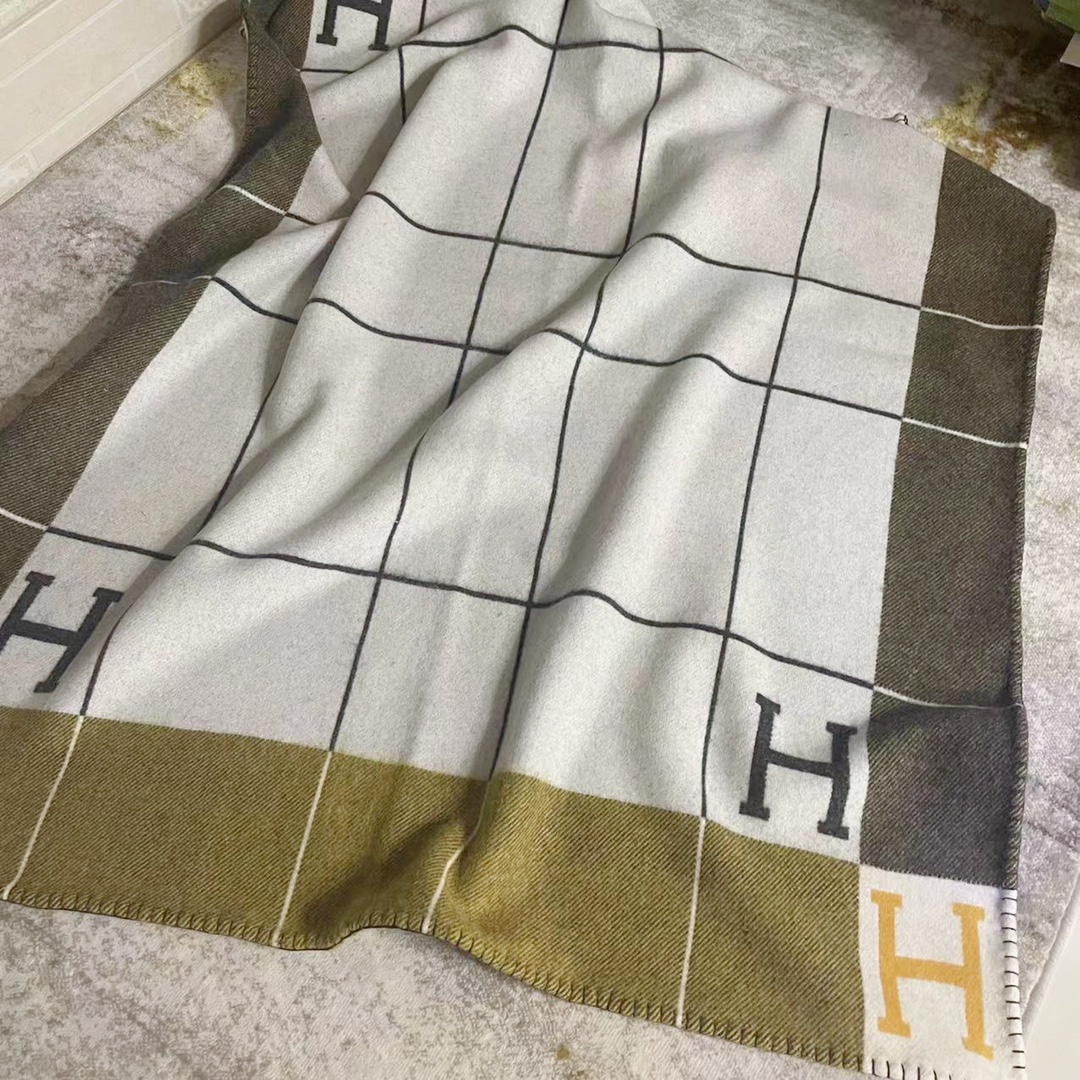 H**mes blankets-170*135cm