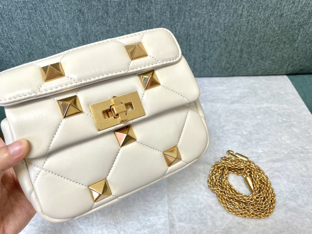 Valentin0 Garavani Roman Stud-Mini Size-19x13x6CM
