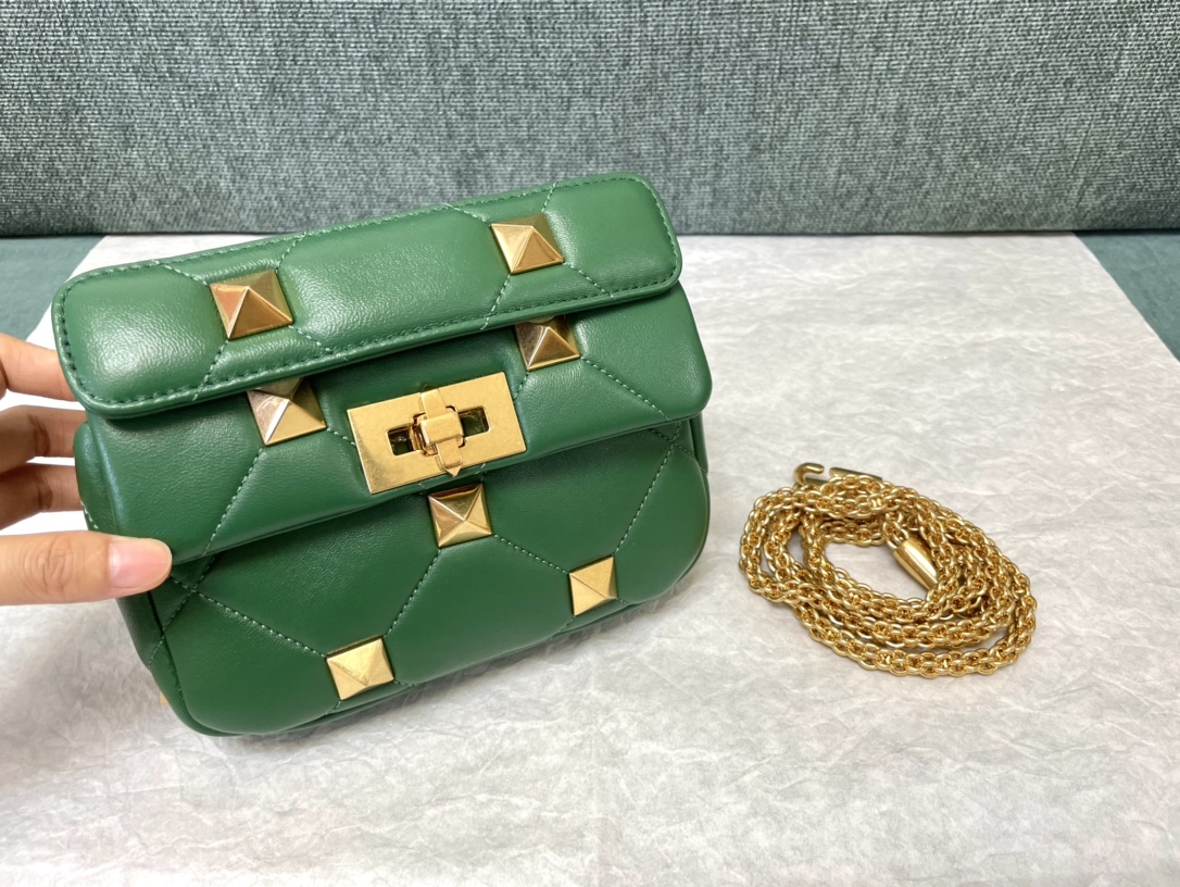 Valentin0 Garavani Roman Stud-Mini Size-19x13x6CM