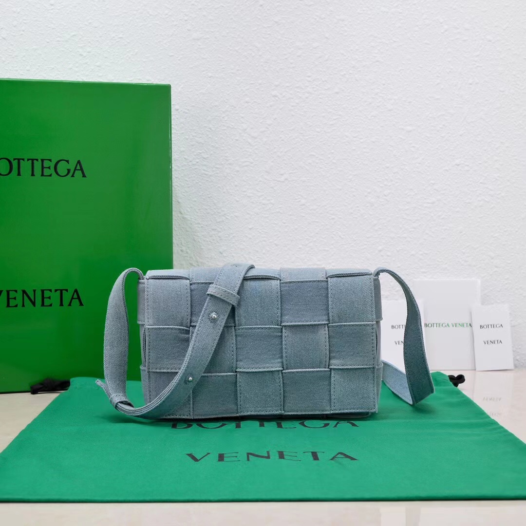 bo*te*ga Ve*ne*ta cassette bag-23x15x6cm