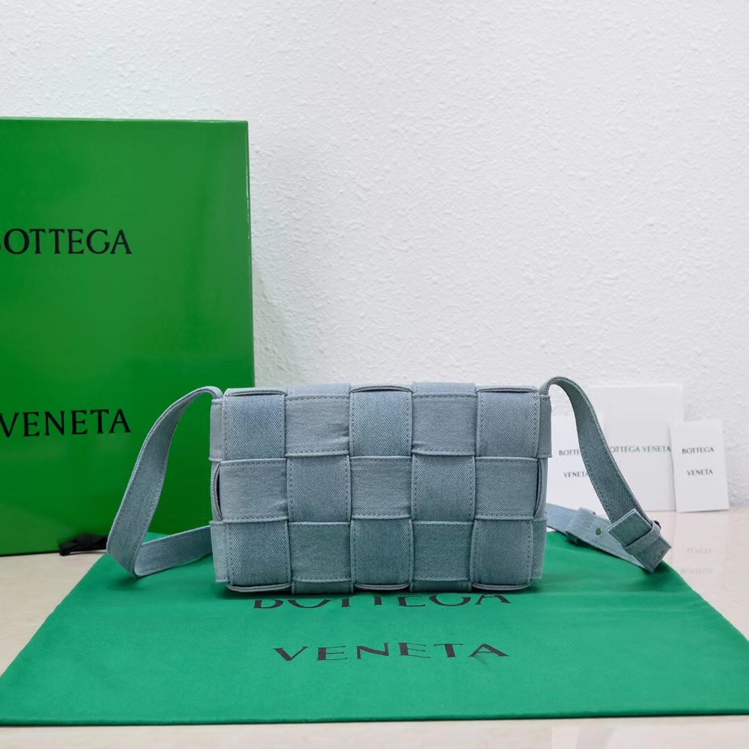 bo*te*ga Ve*ne*ta cassette bag-23x15x6cm