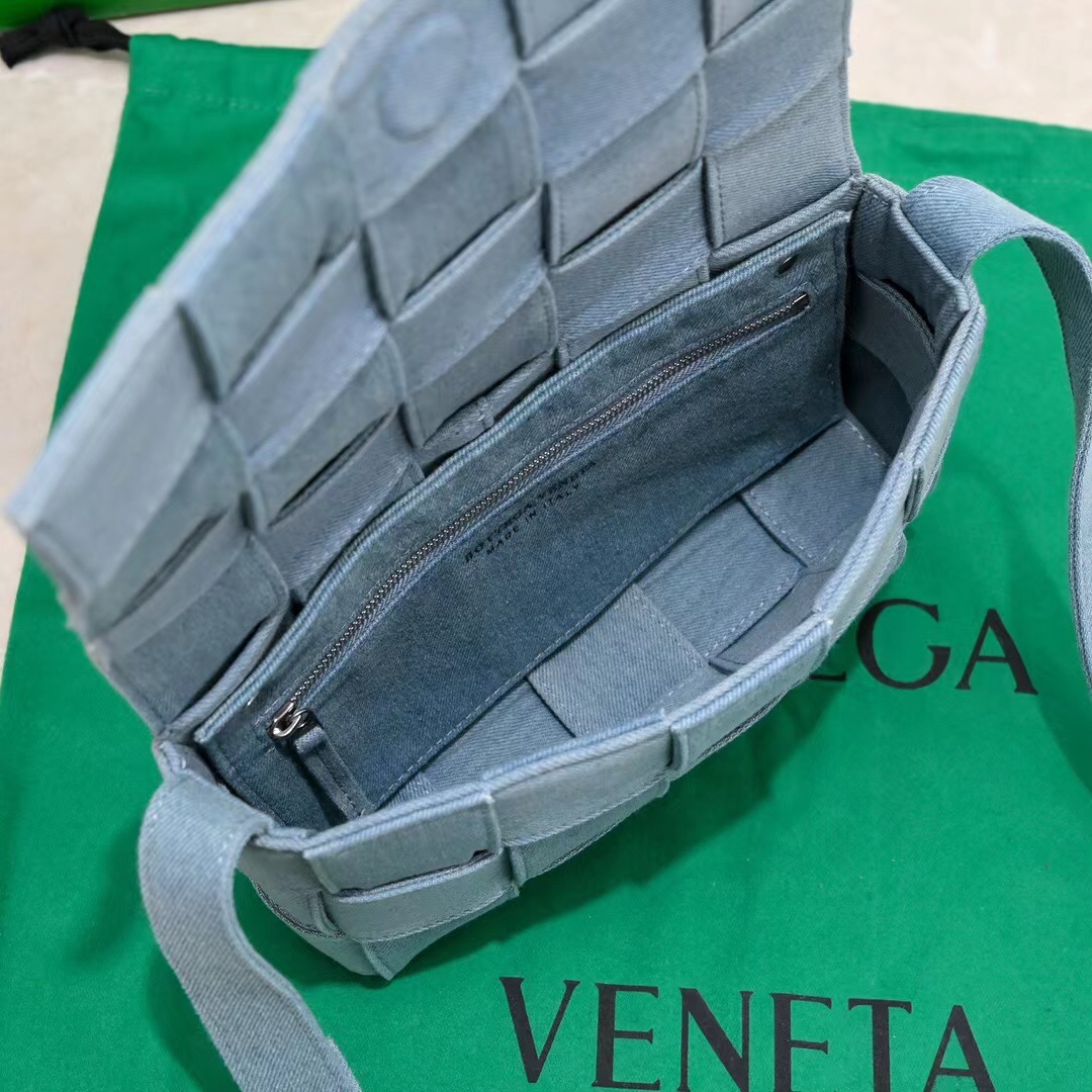 bo*te*ga Ve*ne*ta cassette bag-23x15x6cm