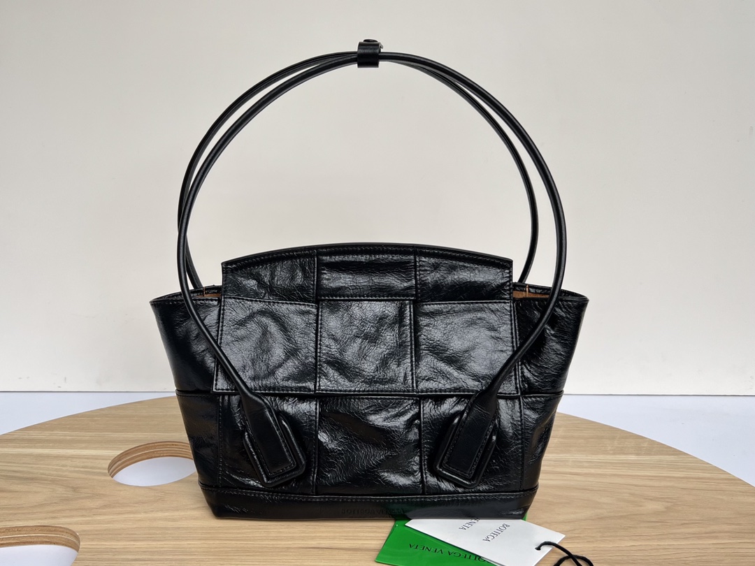 bo*te*ga Ve*ne*ta arco bag-23x21x9cm