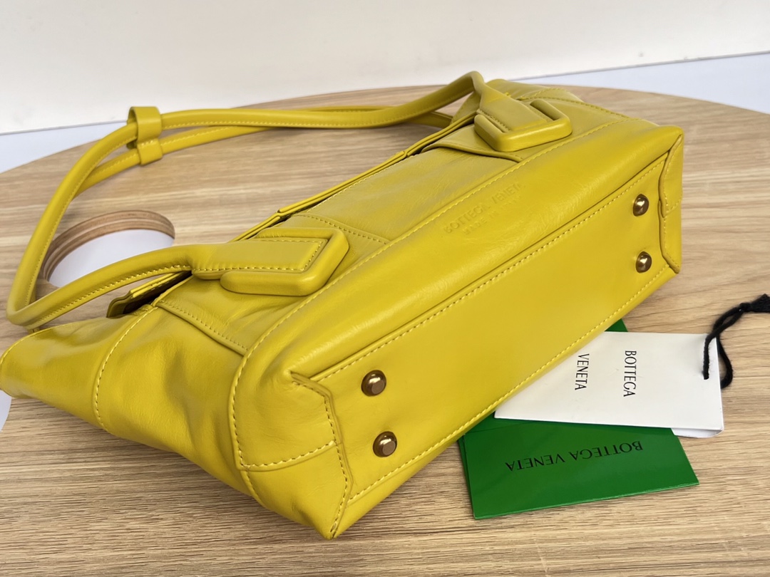 bo*te*ga Ve*ne*ta arco bag-23x21x9cm