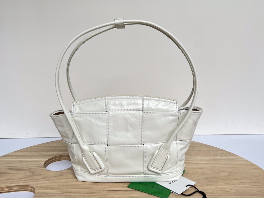 bo*te*ga Ve*ne*ta arco bag-23x21x9cm