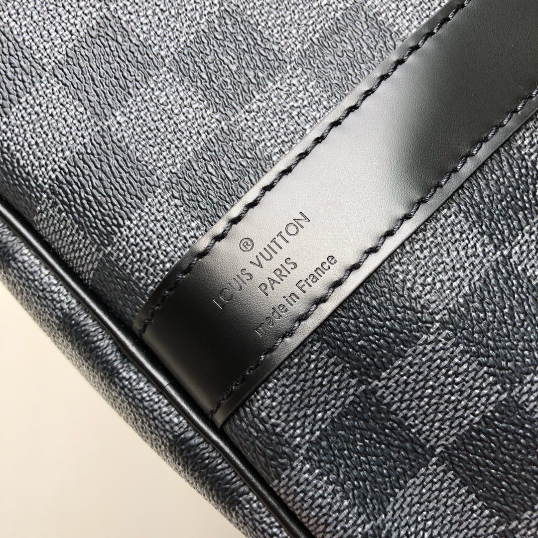 l0*is V*t0n keepall