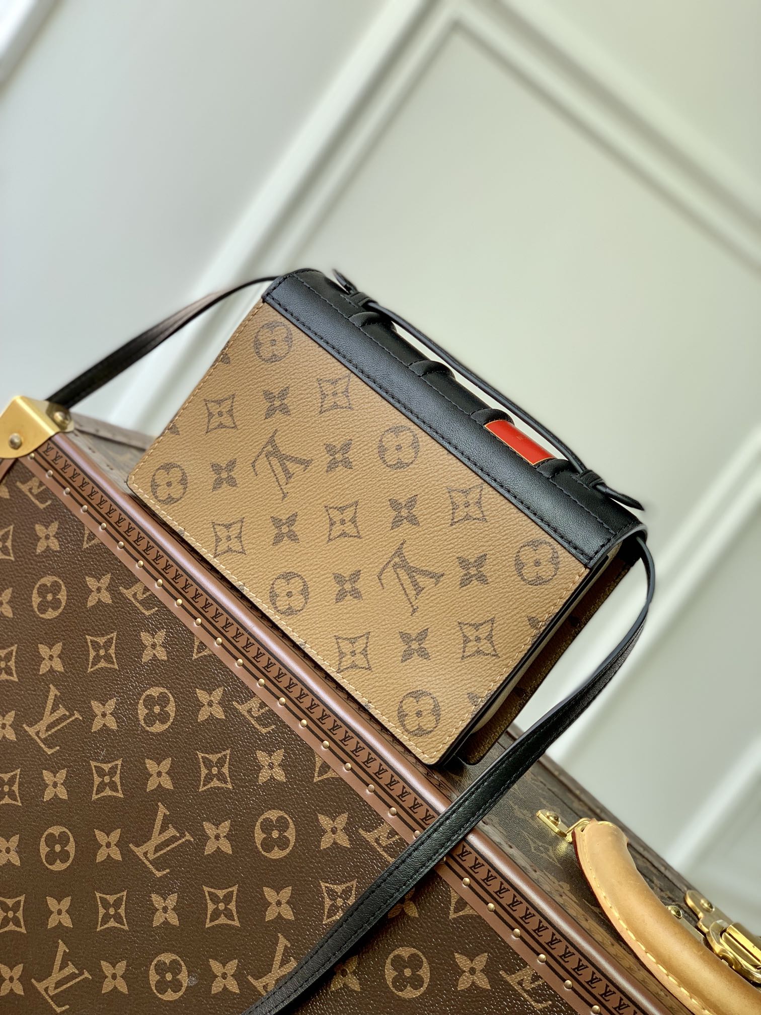 l0*is V*t0n book chain wallet-20 x 14 x 4cm